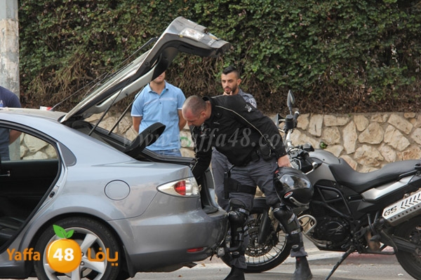 police searchihng cars 1123 (2).JPG